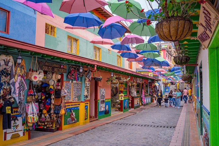 Guatapé – El Peñol Day Trip photo 3